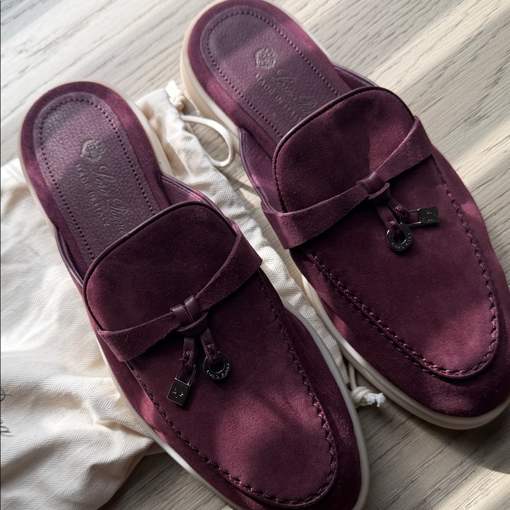 Babouche Loro Piana Burgundy color no box comes with dust bag. sold out color